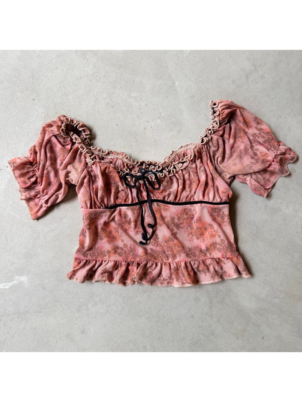 UO Mesh Ruffle Crop Top - Urban Outfitters Medium Pink Floral Puff Sleeve